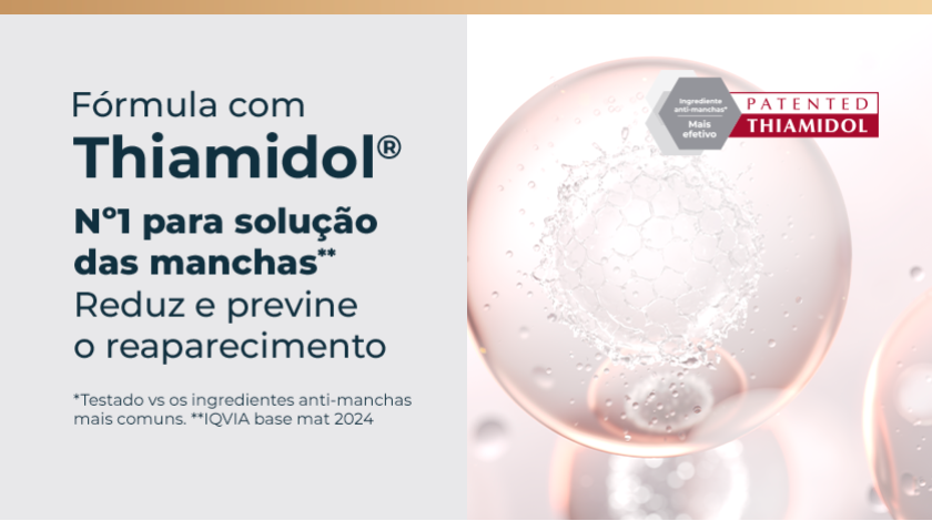 Banner publicitário com fundo claro, mostrando esferas translúcidas em tons de rosa e branco, com textura interna que lembra moléculas ou células, remetendo à ideia de ciência e eficácia. À direita, um selo hexagonal cinza e vermelho destaca a patente do ingrediente ativo Thiamidol.