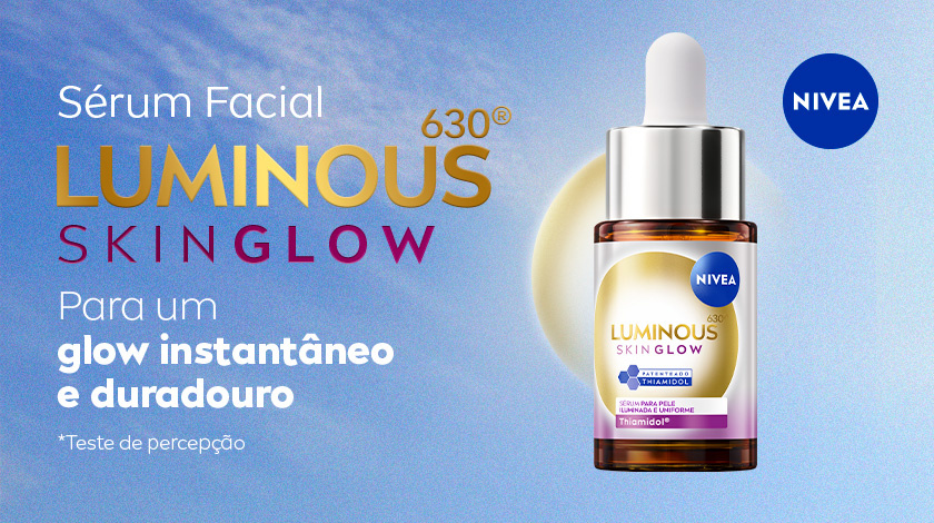 Imagem do Sérum Facial NIVEA Luminous630 SkinGlow com fundo azul claro e brilho dourado. Frasco com conta-gotas em destaque ao lado direito.