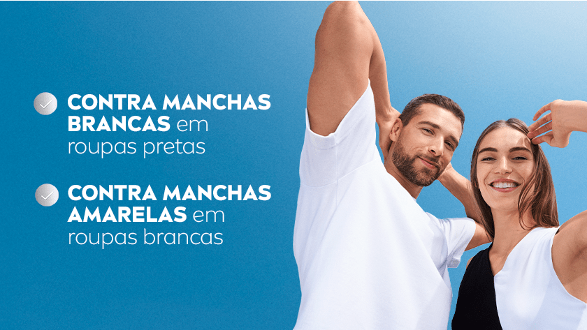 Um homem e uma mulher sorriem, lado a lado, enquanto levantam os braços exibindo suas axilas. Ele veste uma camiseta branca, ela veste uma camiseta preta e branca. O fundo é um céu azul.