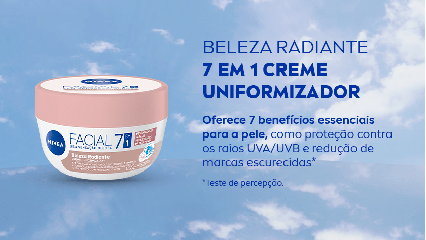 Pote do creme facial NIVEA Beleza Radiante 7 em 1 com tampa rosa, fundo de céu azul.