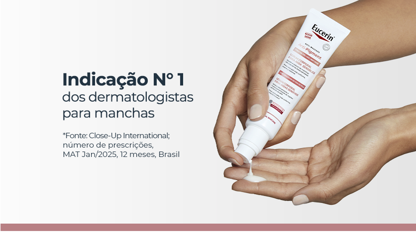 Banner publicitário mostrando o rosto de uma mulher com pele uniforme e expressão serena.