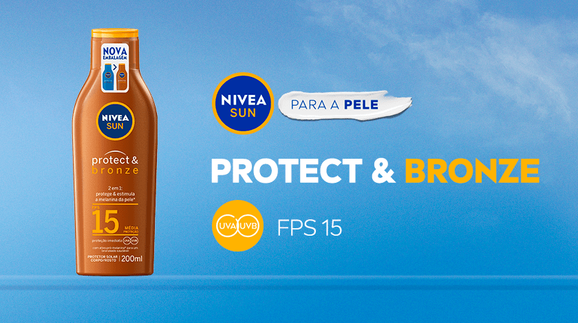 Fundo azul com gradiente suave. À esquerda, frasco marrom do protetor solar NIVEA Sun Protect & Bronze FPS 15, em pé. No centro, os logos NIVEA Sun e “Para a Pele”, com o texto “Protect & Bronze” em branco e dourado. Abaixo, selo redondo laranja com “UVA/UVB” e texto “FPS 15”.