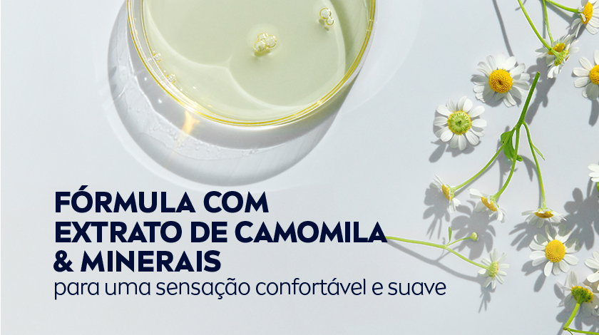 Ilustração de flores de camomila e um líquido dourado dentro de um frasco de vidro.