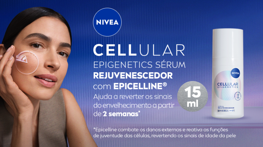 Mulher de pele clara aplicando o Sérum Rejuvenescedor NIVEA Cellular no rosto. À direita, imagem do frasco do sérum 15 ml. O fundo é azul com tons de roxo