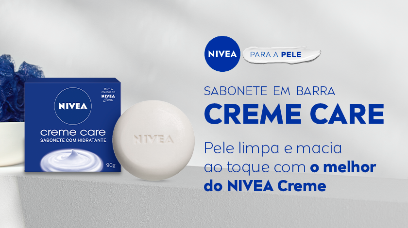 Fundo branco com textura suave. À esquerda, sabonete em barra NIVEA Creme Care e sua embalagem azul com detalhe em espiral branca. Acima, logo da NIVEA com selo “Para a Pele”. À direita, texto em azul destacando os benefícios do produto.