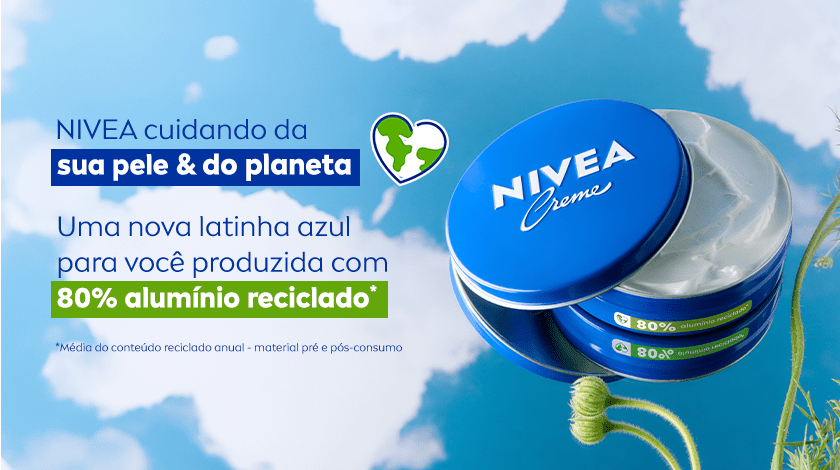 NIVEA cuidando da sua pele & do planeta – Uma nova latinha azul para você produzida com 80% alumínio reciclado. Embalagem do NIVEA Creme com selo de sustentabilidade e folhas verdes, destacando o uso de alumínio reciclado. O fundo é um céu azul.