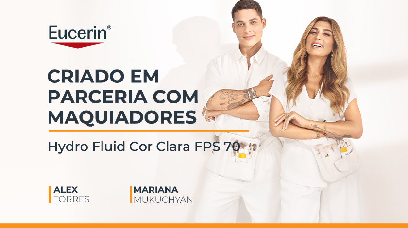 Ao lado direito estão dois maquiadores sorrindo em pé. O fundo é claro, com detalhes em laranja.