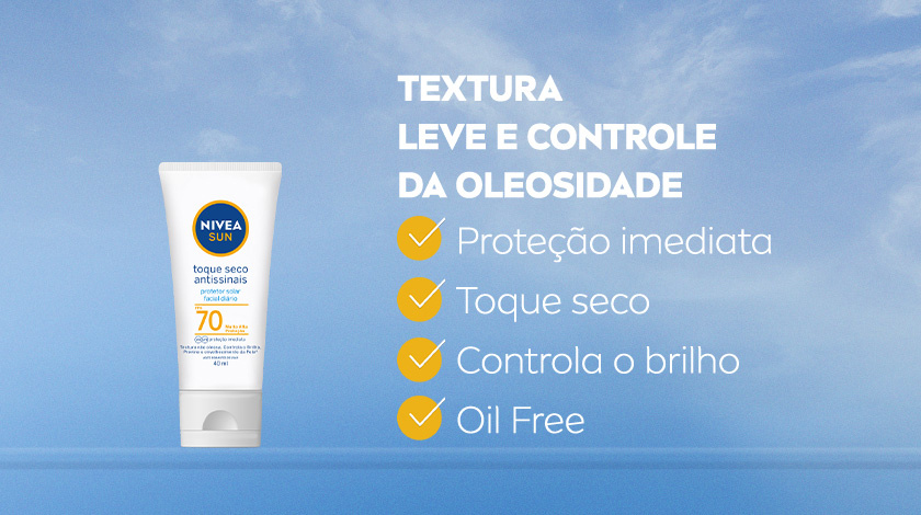 Tubo branco de protetor solar NIVEA Sun Toque Seco Antissinais FPS 70 sobre fundo azul.