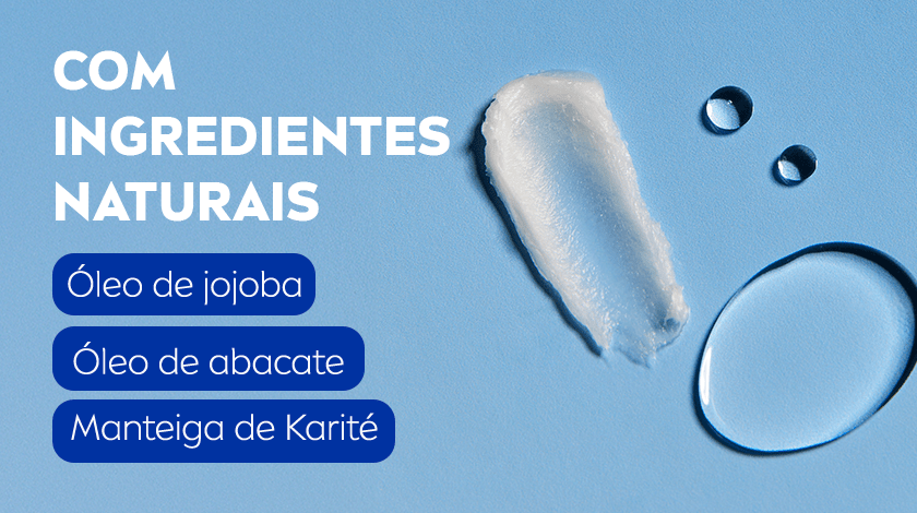 Textura cremosa do Lip Balm NIVEA Original Care em um fundo azul, com gotas de óleo e ingredientes naturais destacados.