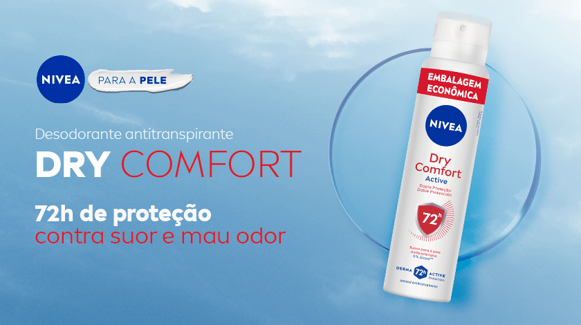 Fundo azul claro e textura suave de nuvens. À direita, o desodorante aerosol NIVEA Dry Comfort está inclinado levemente, com embalagem branca com detalhes vermelhos. Ao lado, há um vidro, um círculo translúcido que envolve o produto. À esquerda da imagem, o logo da NIVEA aparece no topo.