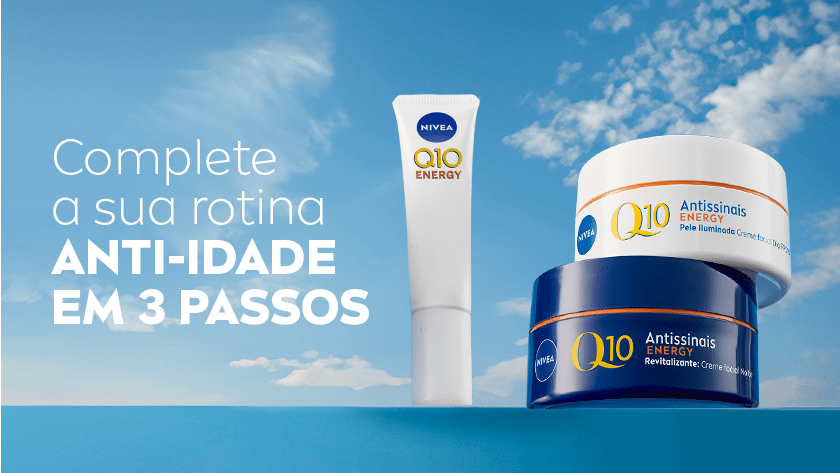Produtos NIVEA Q10 com fundo azul e branco, promovendo a rotina anti-idade em três passos.