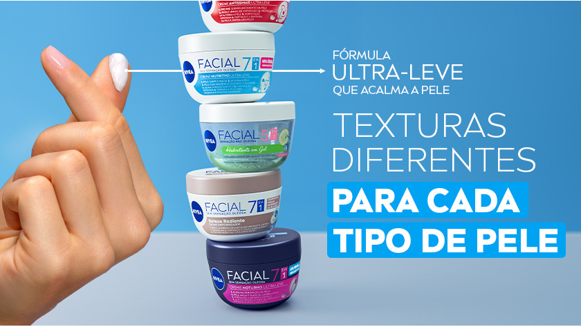 Uma mão faz o símbolo de coração, mostrando a textura do produto no dedo. Ao lado, uma torre com os 5 potinhos é destacada.