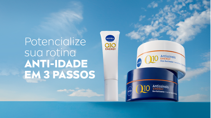 Produtos NIVEA Q10 com fundo azul e branco, promovendo a rotina anti-idade em três passos.