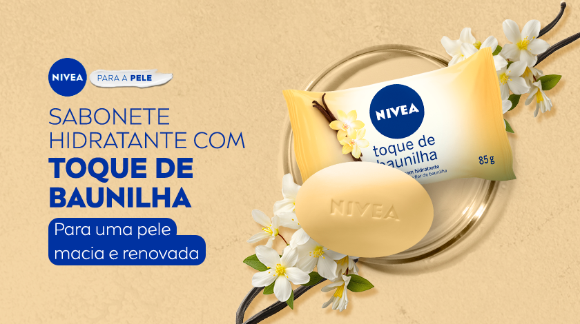 Fundo amarelo claro. À esquerda, aparecem os textos promocionais da NIVEA em azul escuro e branco. À direita, estão os produtos em destaque: uma embalagem de sabonete com detalhes amarelos, acompanhada de uma unidade do sabonete em barra de cor amarela com a marca “NIVEA” gravada no centro. Flores de baunilha decoram a cena, o produto está dentro de um pequeno prato redondo de vidro.