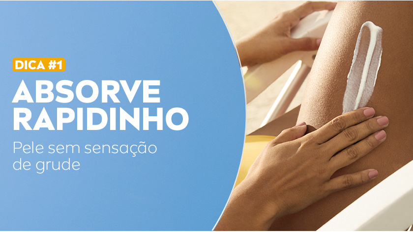 Imagem com metade do fundo azul. Ao lado direito, uma imagem de uma pessoa na praia, com close na perna com protetor solar aplicado.