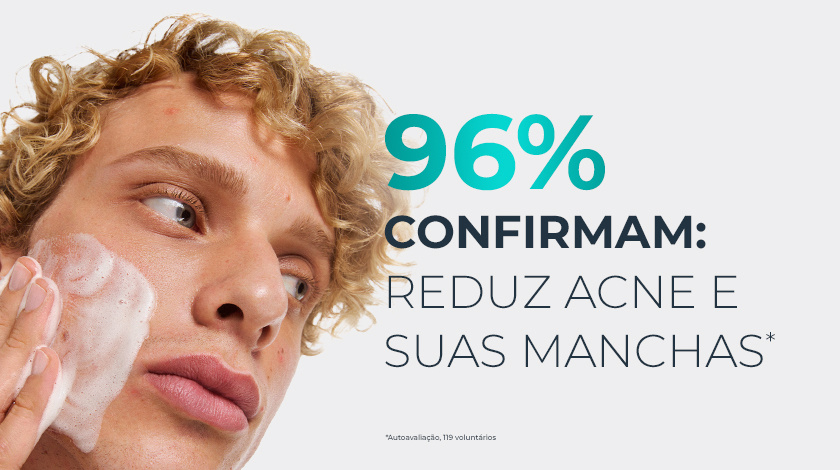 Banner com fundo branco neutro. Na parte esquerda, um homem aplica levemente o gel no rosto.