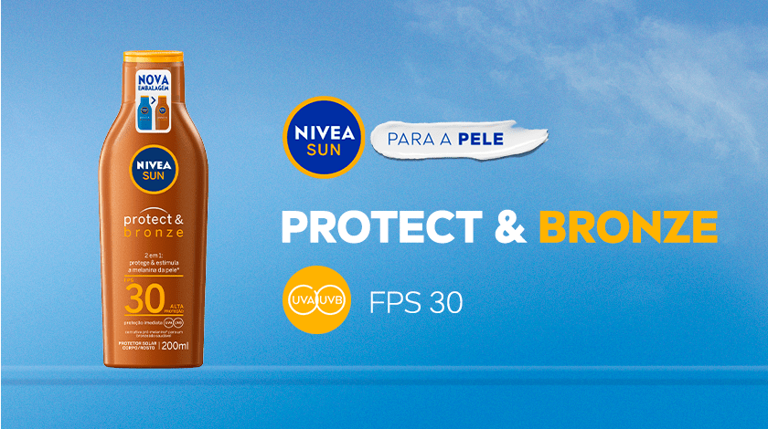 Fundo azul com gradiente suave. À esquerda, frasco marrom do protetor solar NIVEA Sun Protect & Bronze FPS 30, em pé. No centro, os logos NIVEA Sun e “Para a Pele”, com o texto “Protect & Bronze” em branco e dourado. Abaixo, selo redondo laranja com “UVA/UVB” e texto “FPS 30”.