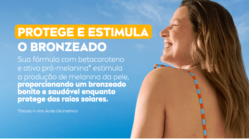 Mulher sorridente de perfil à direita, com maiô listrado em laranja e azul. Fundo azul claro. À esquerda, texto em destaque.