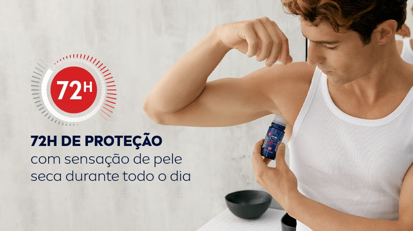 Homem aplicando o desodorante roll-on NIVEA MEN na axila, usando regata branca, em ambiente interno com pia ao fundo. O ícone circular destaca '72H' de proteção.