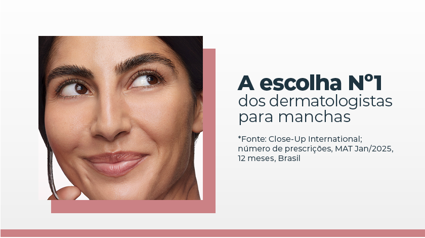 Banner publicitário mostrando o rosto de uma mulher com pele uniforme e expressão serena.