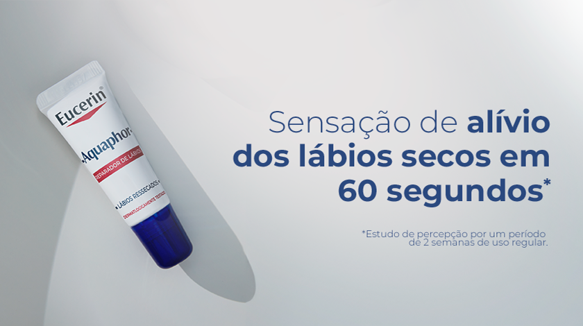 Fundo claro. À esquerda, a embalagem de Aquaphor Labial aparece deitada, em destaque.