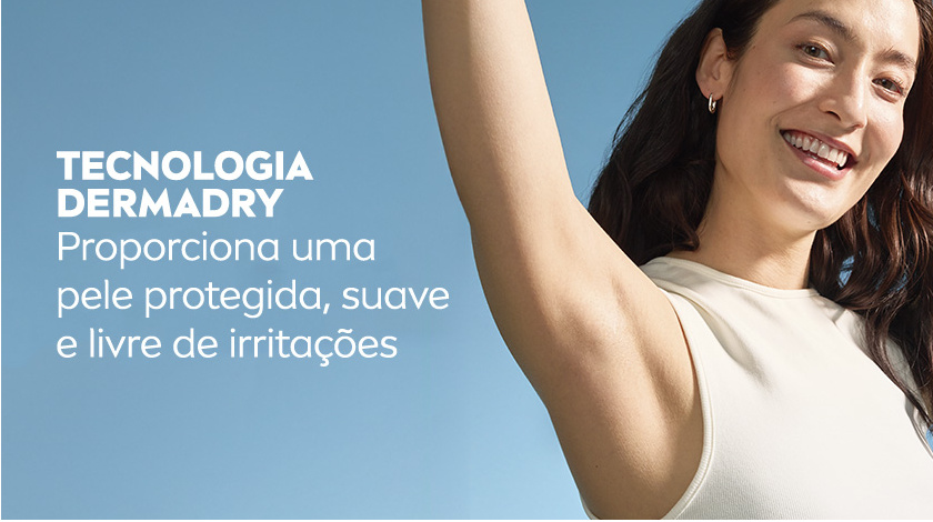 Ao lado direito, uma mulher de regata branca sorri, levantando os braços. O fundo é azul claro.