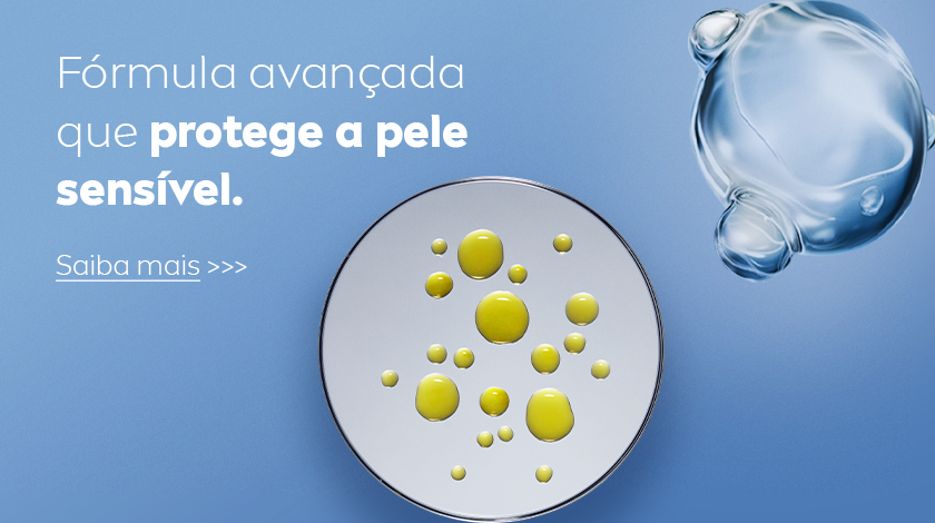 Fundo azul suave. À direita, esfera translúcida representa a fórmula do produto. Ao centro, prato de vidro com gotas amarelas, simbolizando ingredientes ativos.