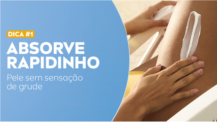 Imagem com metade do fundo azul. Ao lado direito, uma imagem de uma pessoa na praia, com close na perna com protetor solar aplicado.