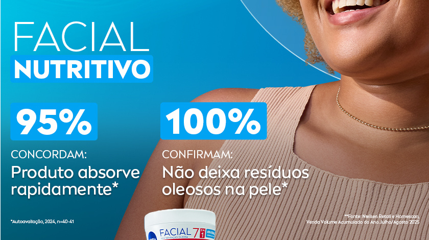 A imagem possui fundo azul de céu. Ao lado direito, uma mulher segura o pote de creme, enquanto faz pose. Em seu rosto, a textura do creme está aplicada levemente.