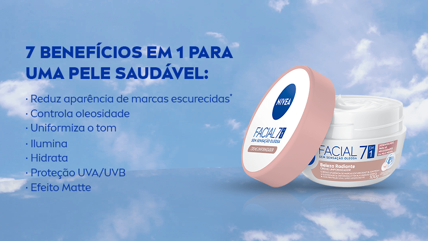 Embalagem do NIVEA Facial 7 em 1 com lista dos 7 benefícios sobre fundo azul com nuvens.