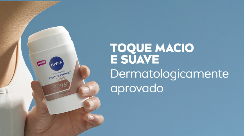 A imagem apresenta uma pessoa aplicando desodorante nas axilas, em destaque. O fundo é azul claro.