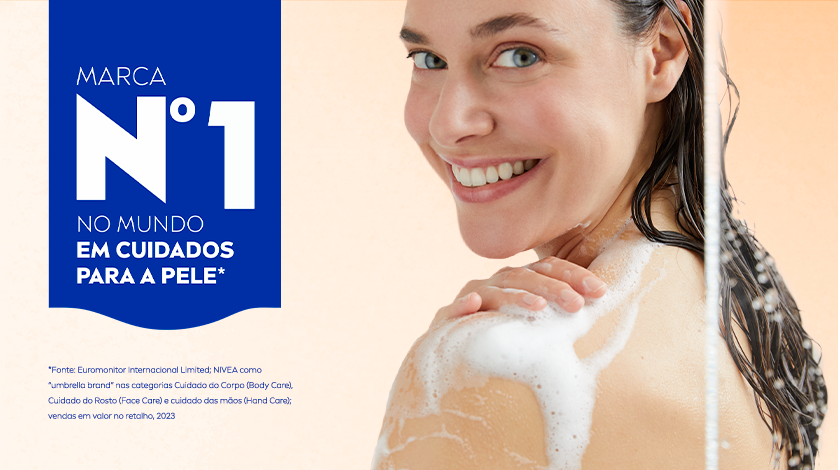 O fundo está em degradê em tons de salmão com uma faixa azul escura onde está escrito 