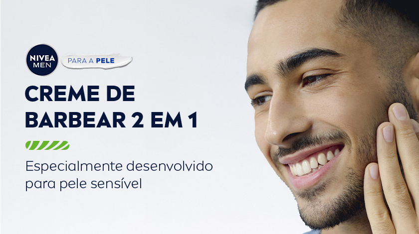 Homem sorridente passando a mão no rosto. O fundo é cinza claro, e ao canto superior esquerdo é apresentado o logo de NIVEA men para a pele.