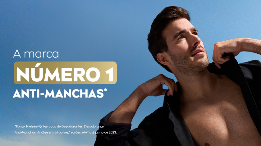 Imagem com fundo azul. Ao lado direito, um modelo aparece em destaque com a camisa aberta.