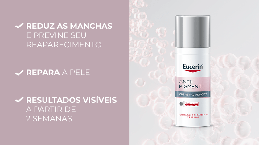 Frasco do Eucerin Anti-Pigment Creme Facial Noite com lista de benefícios ao lado, com um fundo rosa claro.
