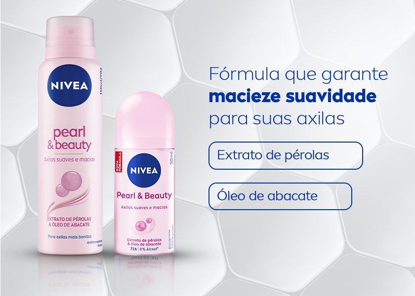 Imagem com fundo em tons cinza claro e textura hexagonal, lembrando células vistas ao microscópio. À esquerda, dois desodorantes da linha Pearl & Beauty da NIVEA: o spray (150 ml) e o roll-on (50 ml), ambos em embalagens rosa com tampa rosa-clara e o logo azul da marca.