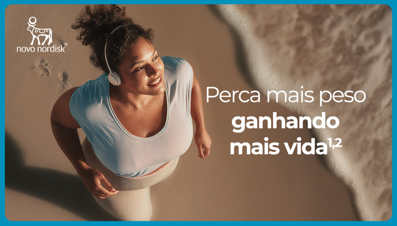 mulher obesa correndo na praia